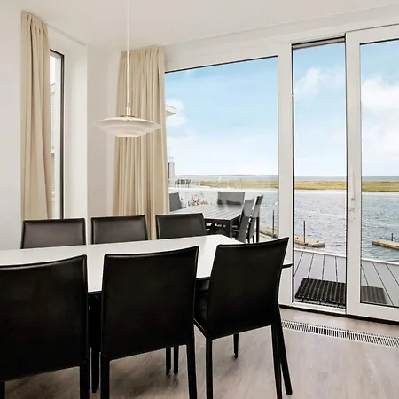 6 Person In Apartamento