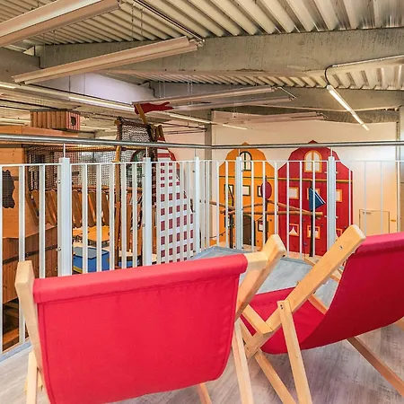 6 Person In Apartamento