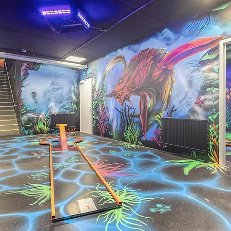 6 Person In Apartment